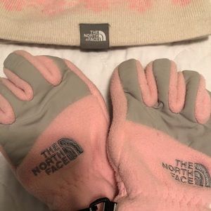 The North Face Accessories - North Face young Girls glove and Hat set The North Face Accessories - North Face young Girls glove and Hat set